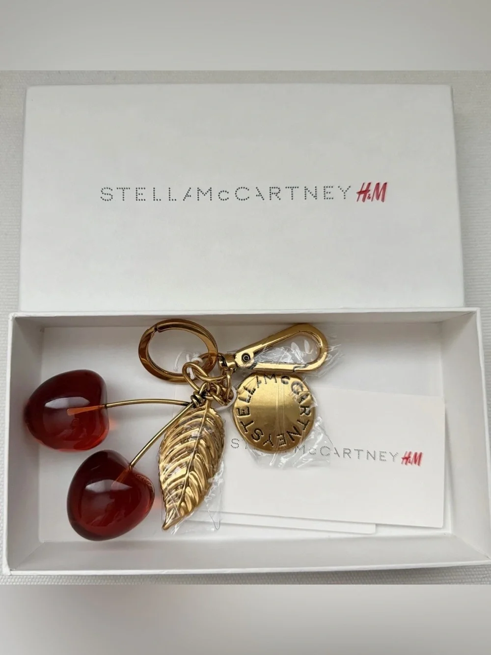STELLA MCCARTNEY H&M CHERRY
BAG CHARM - Picture 3 of 5
